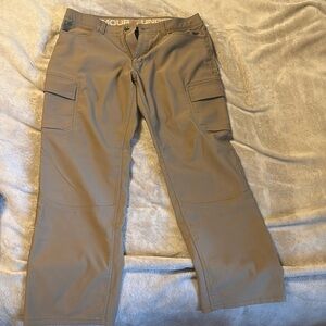 Men’s Under Armour Khaki lightweight stretch pants in 38W